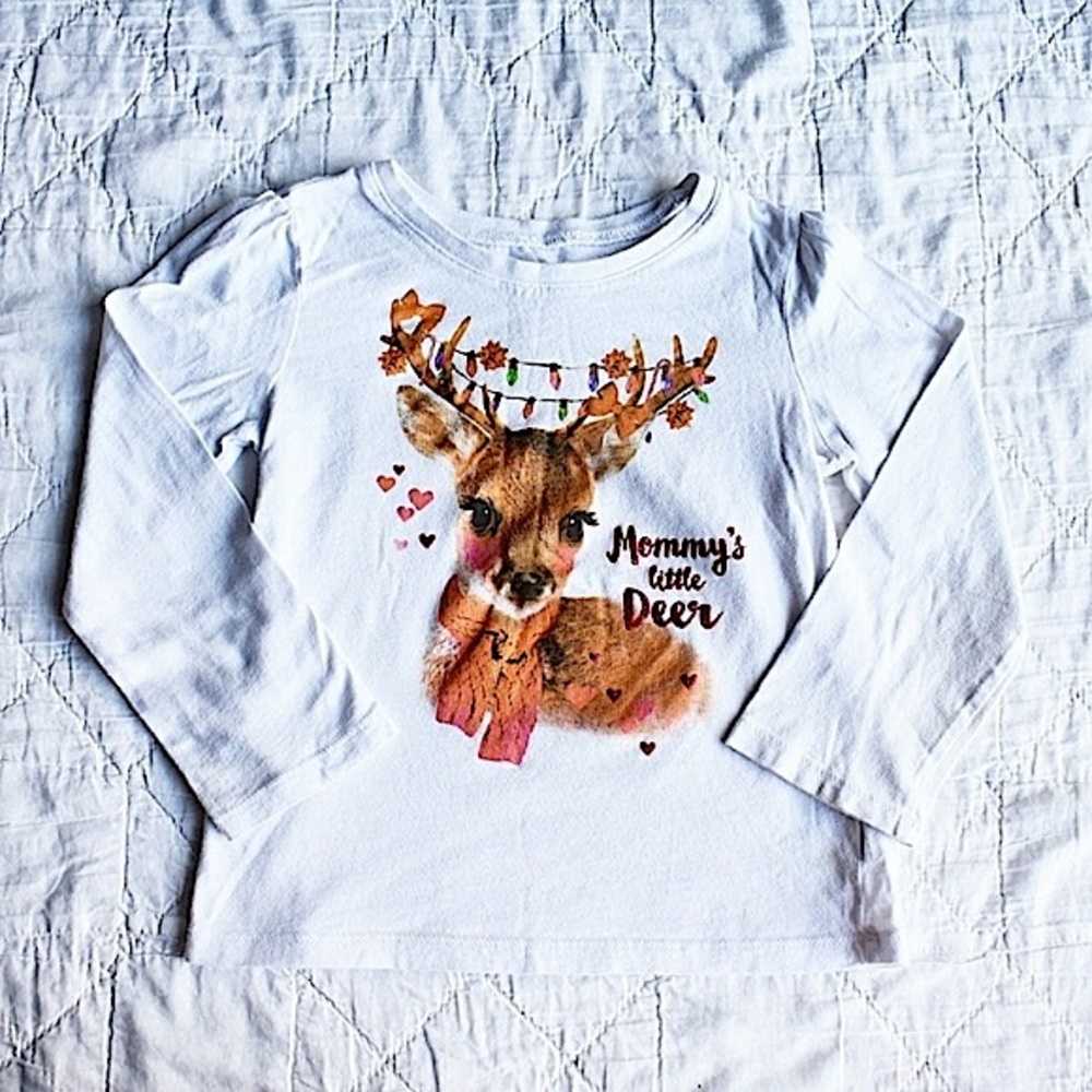 Children's Place Deer Print Christmas Tee Toddler’s size 5T